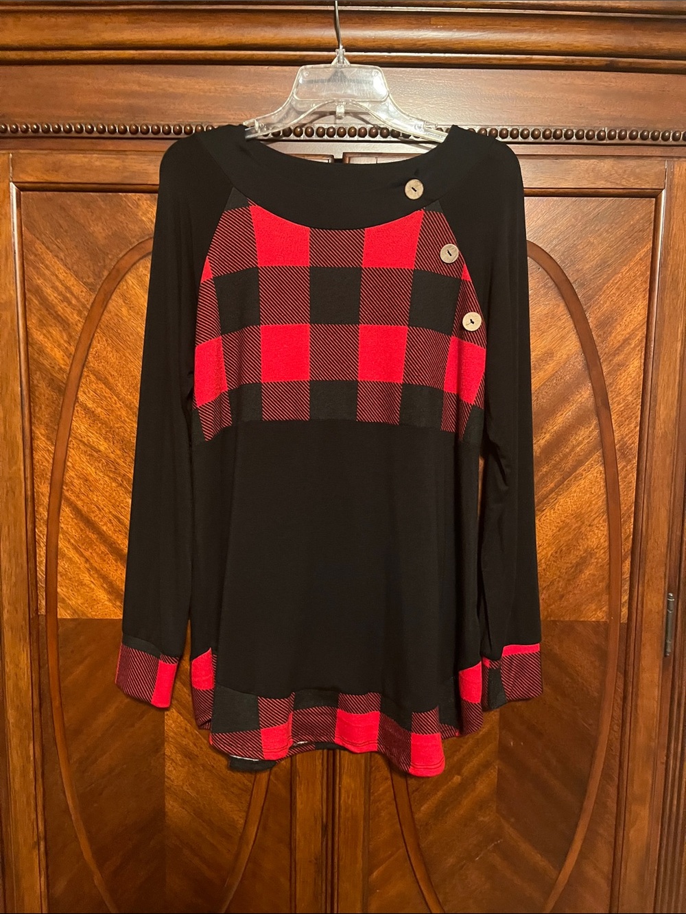 Celeste Women’s Black & Red Buffalo Plaid Button-Accent Long Sleeve Top